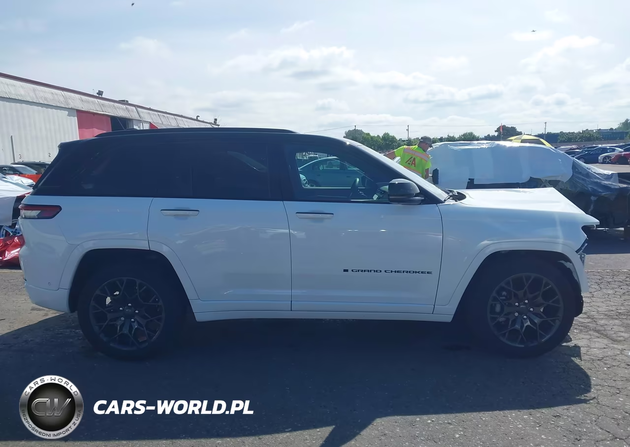 2025 Jeep Grand Cherokee Summit 4X4 VIN:1C4RJHEG8S8674331 - 14