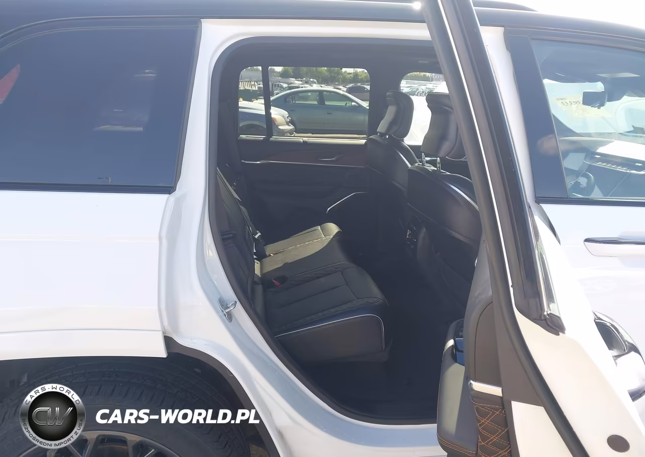 2025 Jeep Grand Cherokee Summit 4X4 VIN:1C4RJHEG8S8674331 - 8