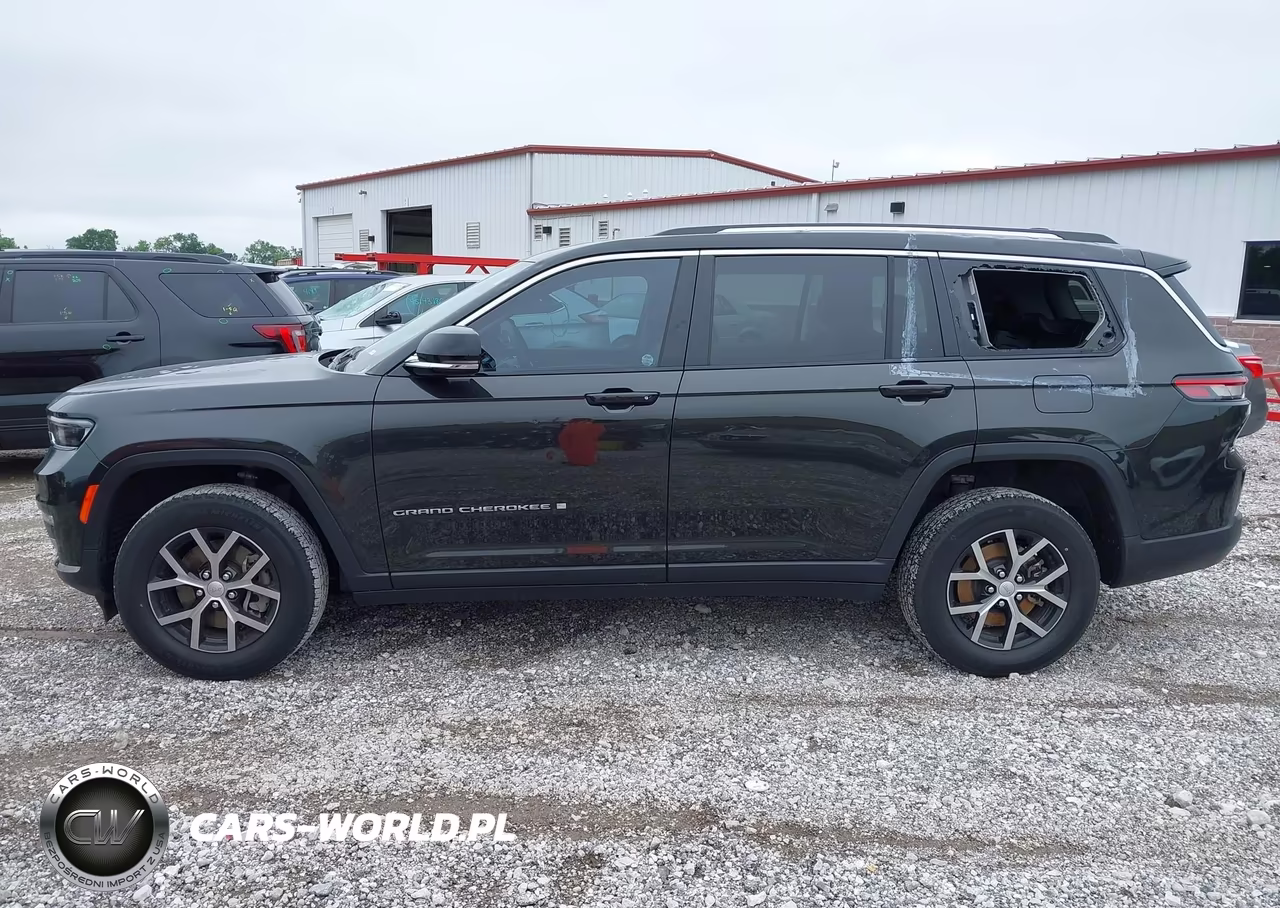 2023 Jeep Grand Cherokee L Limited 4X4 VIN:1C4RJKBG1P8782072 - 14