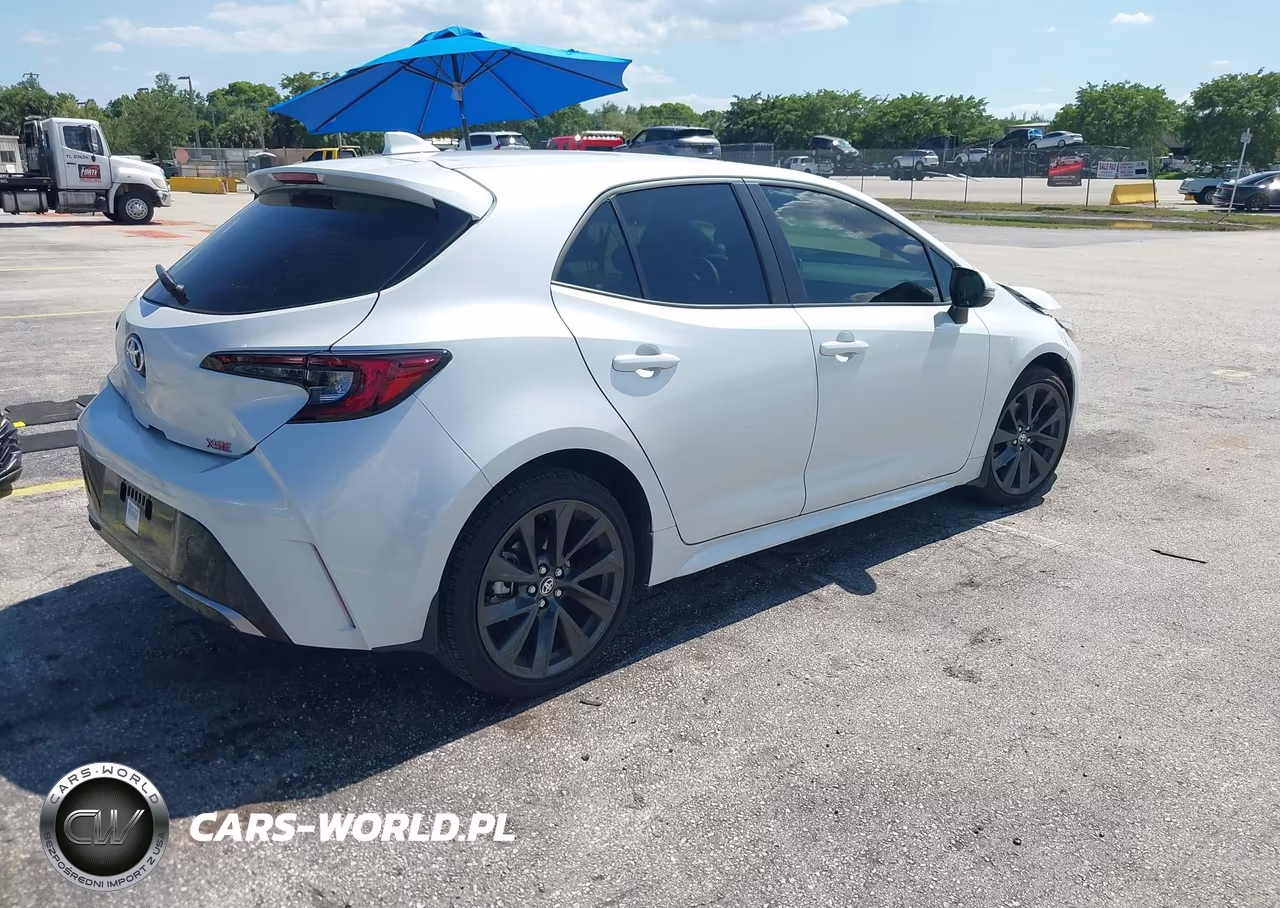 2025 Toyota Corolla Xse VIN:JTNC4MBEXS3250537 - 4