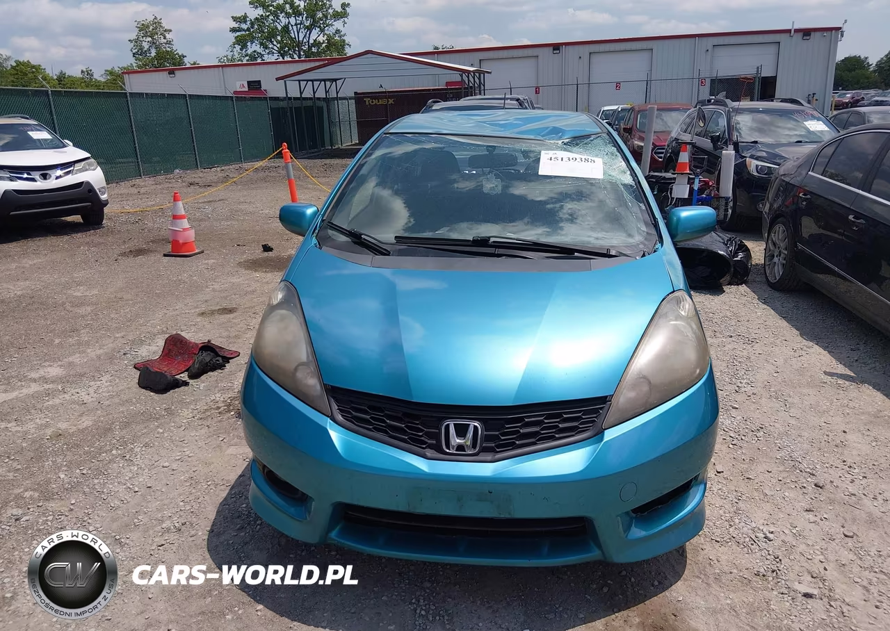 2013 Honda Fit Sport VIN:JHMGE8H54DC062437 - 12