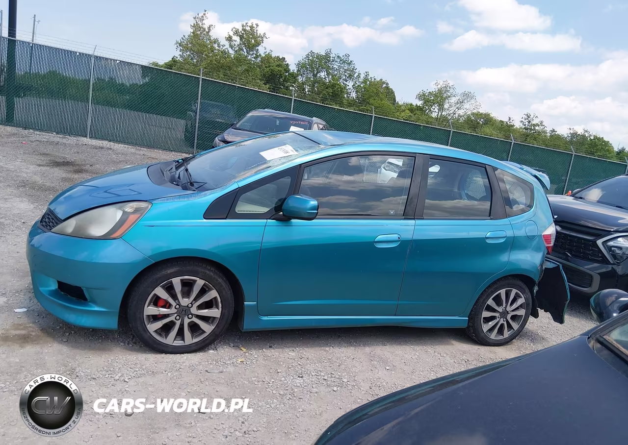 2013 Honda Fit Sport VIN:JHMGE8H54DC062437 - 14