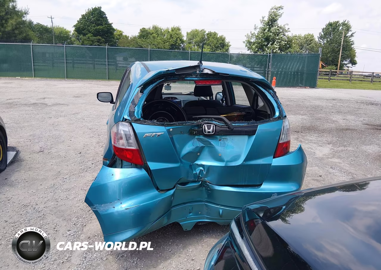 2013 Honda Fit Sport VIN:JHMGE8H54DC062437 - 16