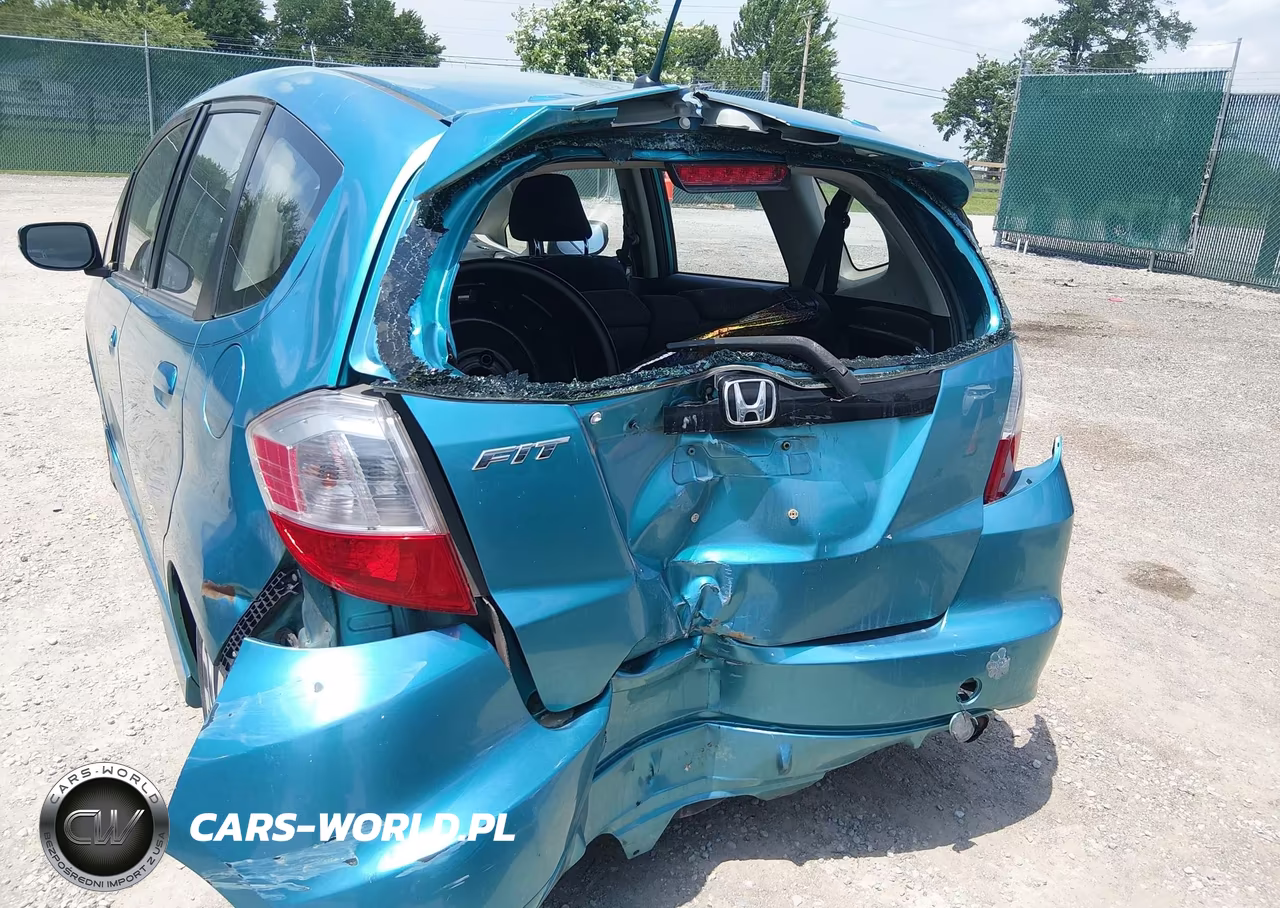 2013 Honda Fit Sport VIN:JHMGE8H54DC062437 - 17