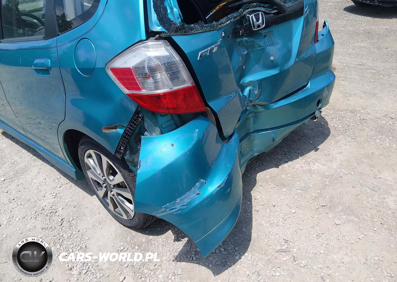 2013 Honda Fit Sport VIN:JHMGE8H54DC062437 - 18