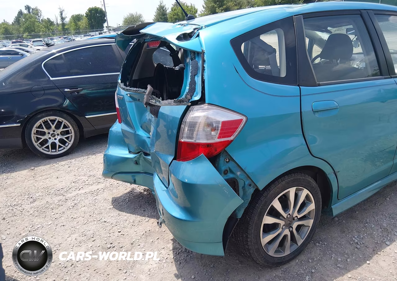 2013 Honda Fit Sport VIN:JHMGE8H54DC062437 - 19