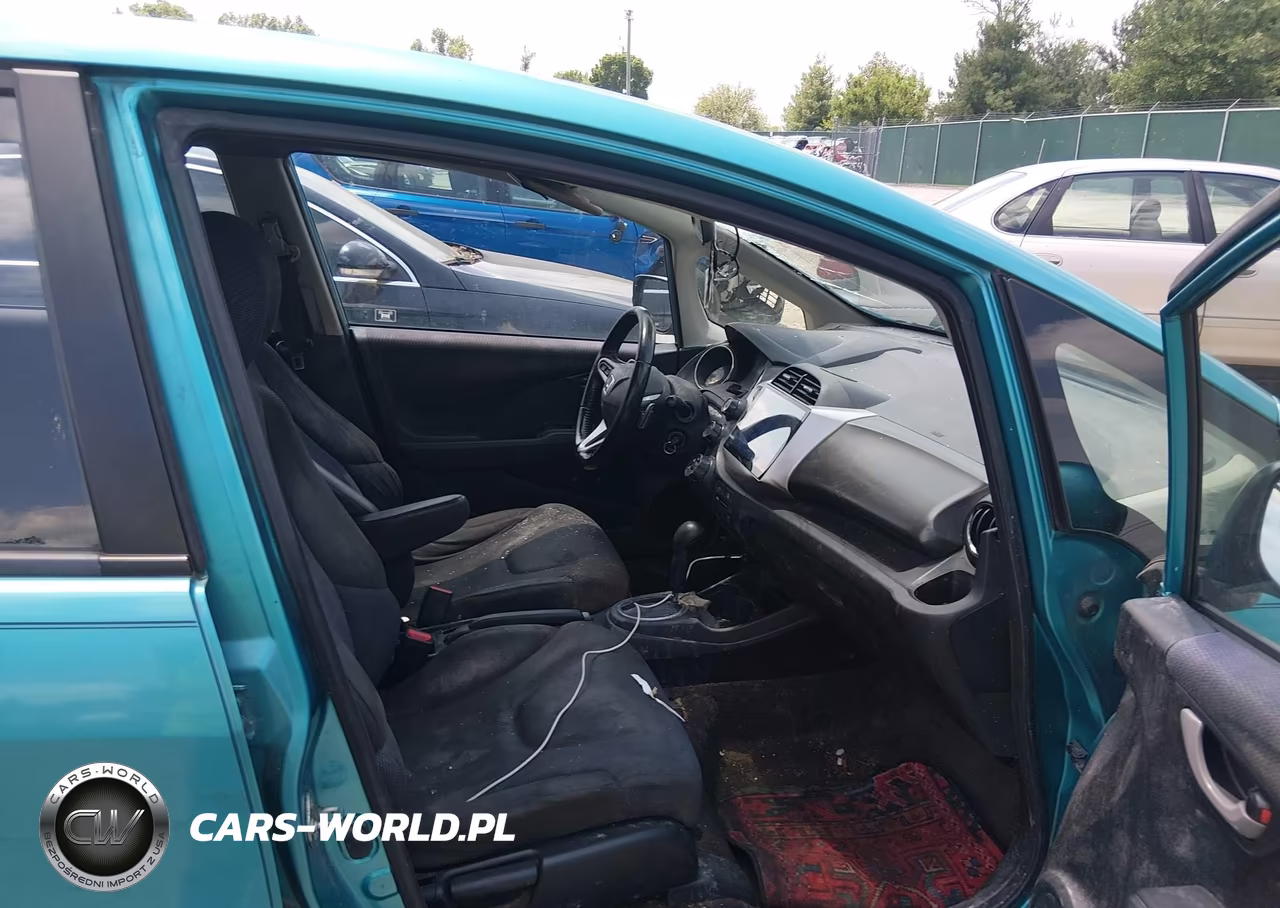 2013 Honda Fit Sport VIN:JHMGE8H54DC062437 - 5