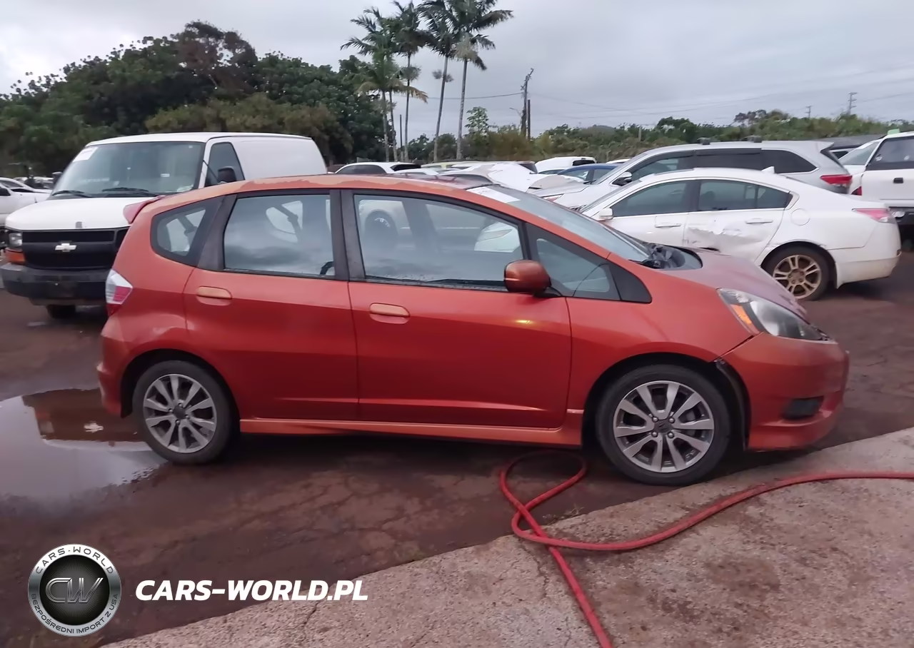 2012 Honda Fit Sport VIN:JHMGE8H52CC009122 - 13