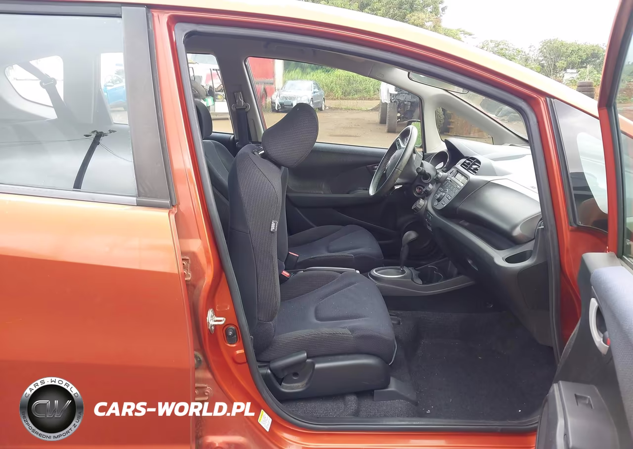 2012 Honda Fit Sport VIN:JHMGE8H52CC009122 - 5