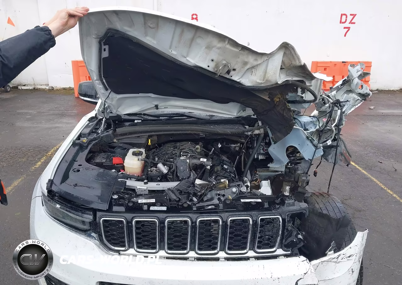 2023 Jeep Grand Cherokee L Limited 4X4 VIN:1C4RJKBG4P8898883 - 10