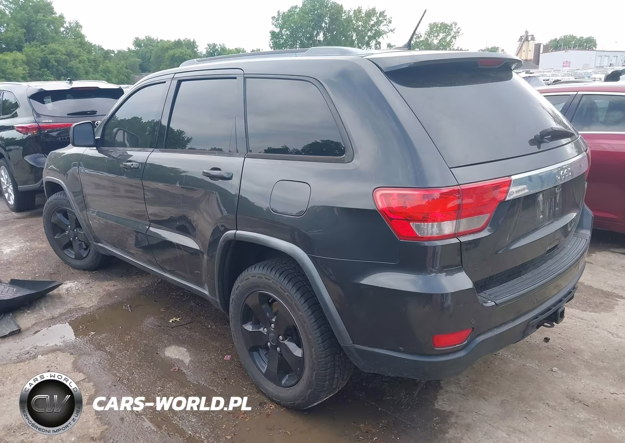 2011 Jeep Grand Cherokee Laredo VIN:1J4RR4GG1BC738151 - 3