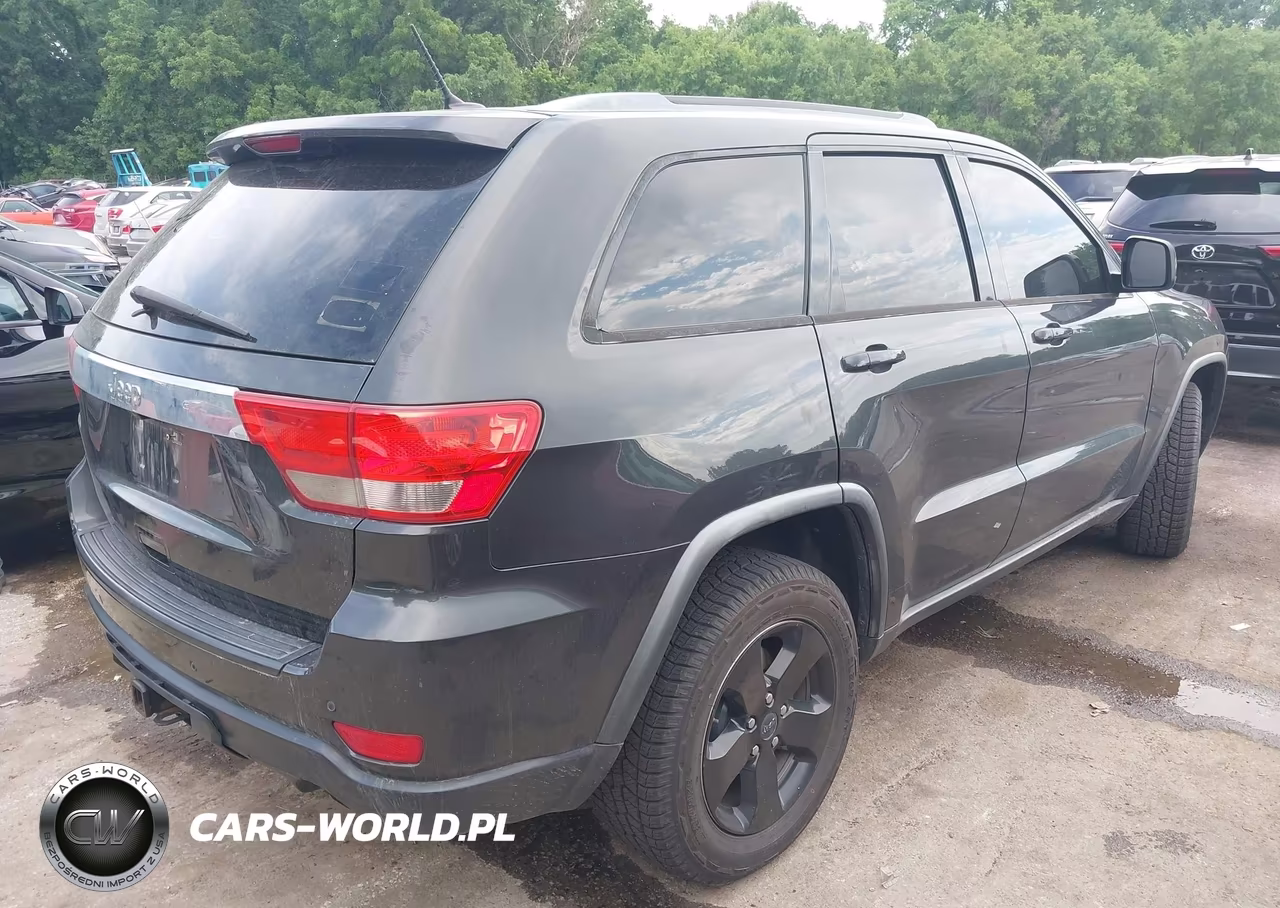 2011 Jeep Grand Cherokee Laredo VIN:1J4RR4GG1BC738151 - 4