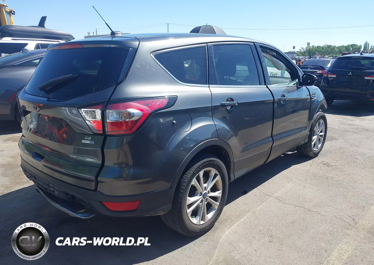 2017 Ford Escape Se VIN:1FMCU9GD8HUC65067 - 4