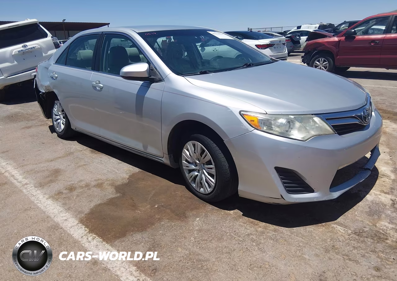 2012 Toyota Camry Le – zdjęcie 1 z 16