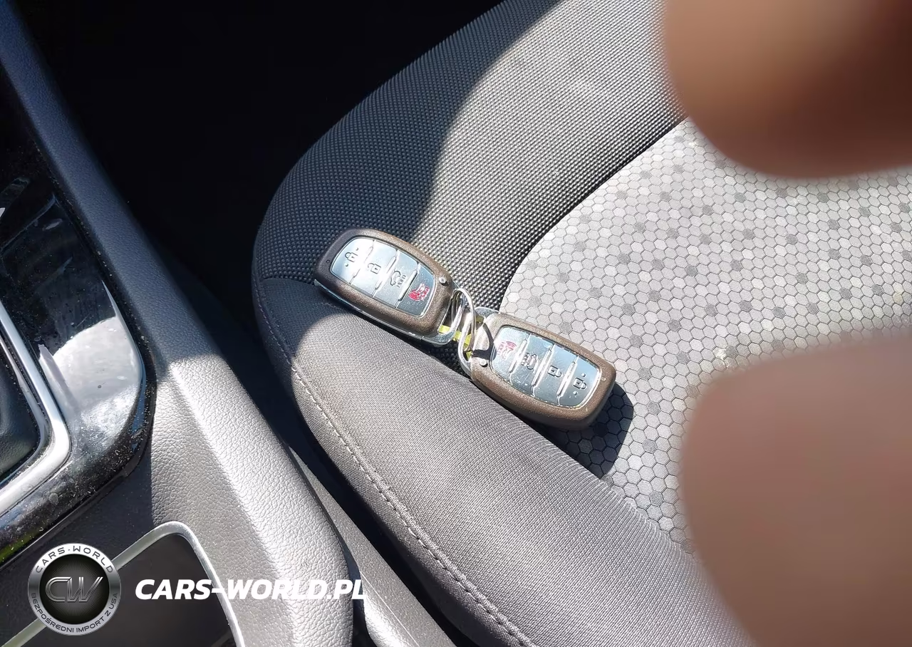 2018 Hyundai Ioniq Hybrid Blue VIN:KMHC65LC0JU075768 - 11