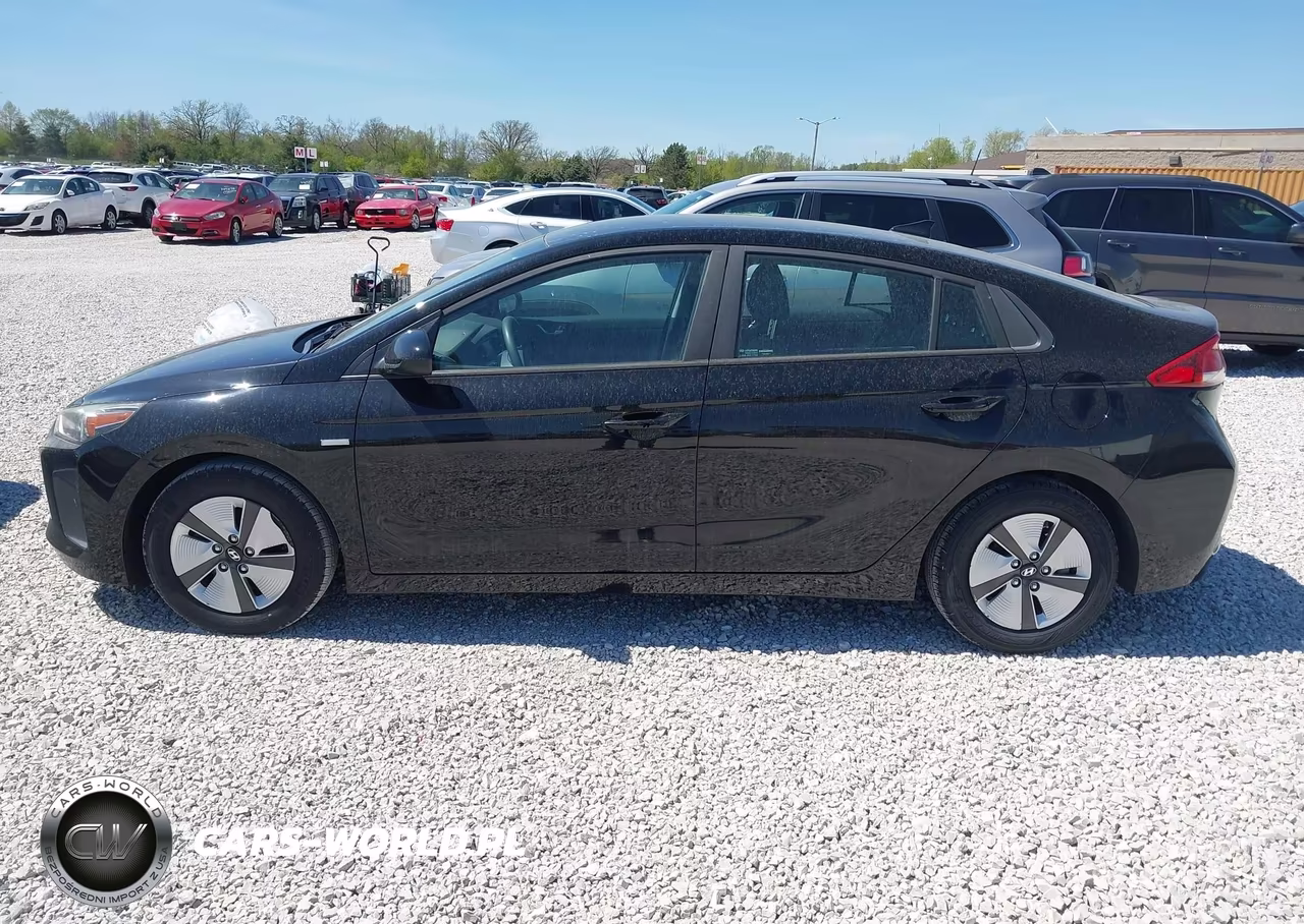 2018 Hyundai Ioniq Hybrid Blue VIN:KMHC65LC0JU075768 - 14