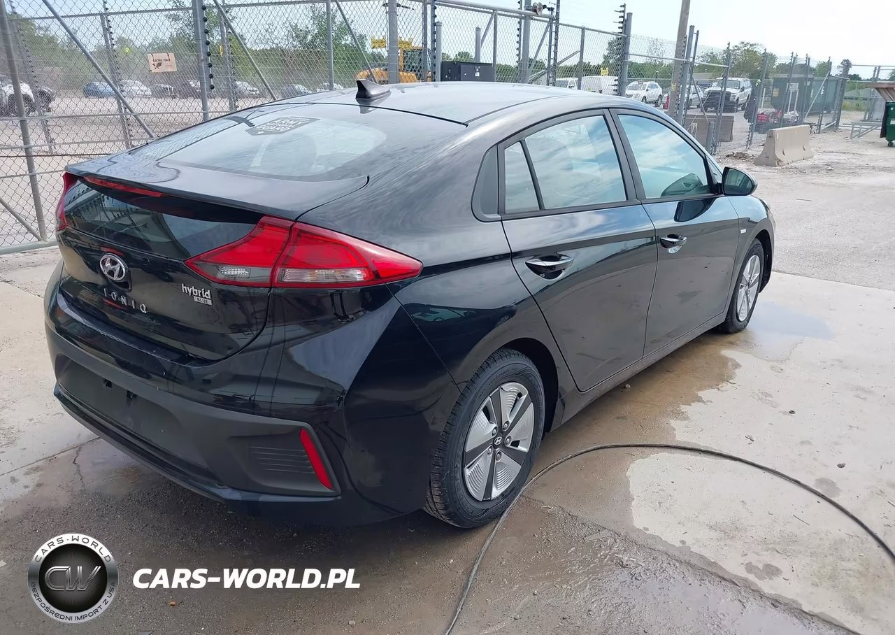2018 Hyundai Ioniq Hybrid Blue VIN:KMHC65LC0JU075768 - 4