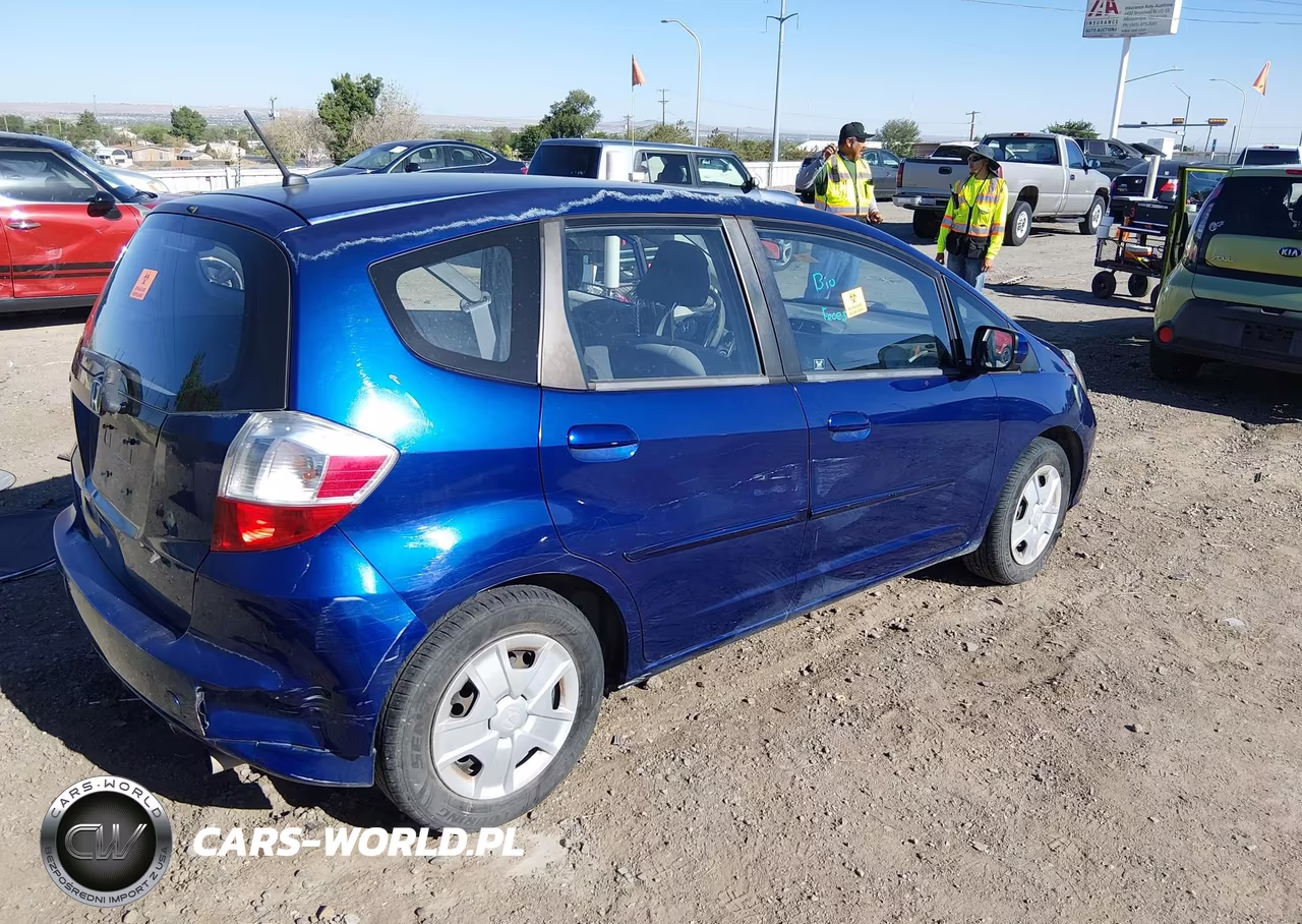 2013 Honda Fit VIN:JHMGE8H35DC064955 - 4