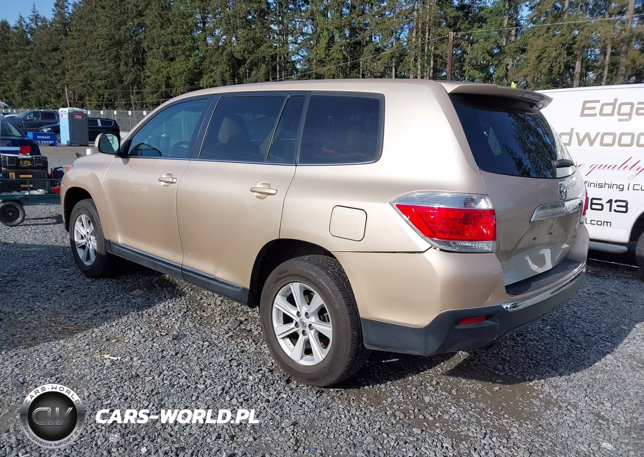 2013 Toyota Highlander Base V6 VIN:5TDBK3EH3DS212087 - 3