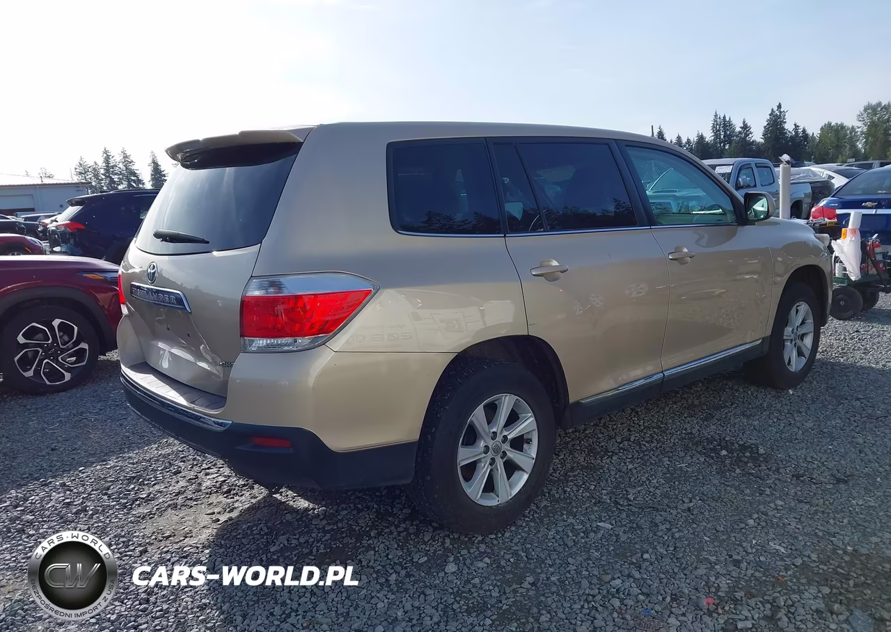2013 Toyota Highlander Base V6 VIN:5TDBK3EH3DS212087 - 4
