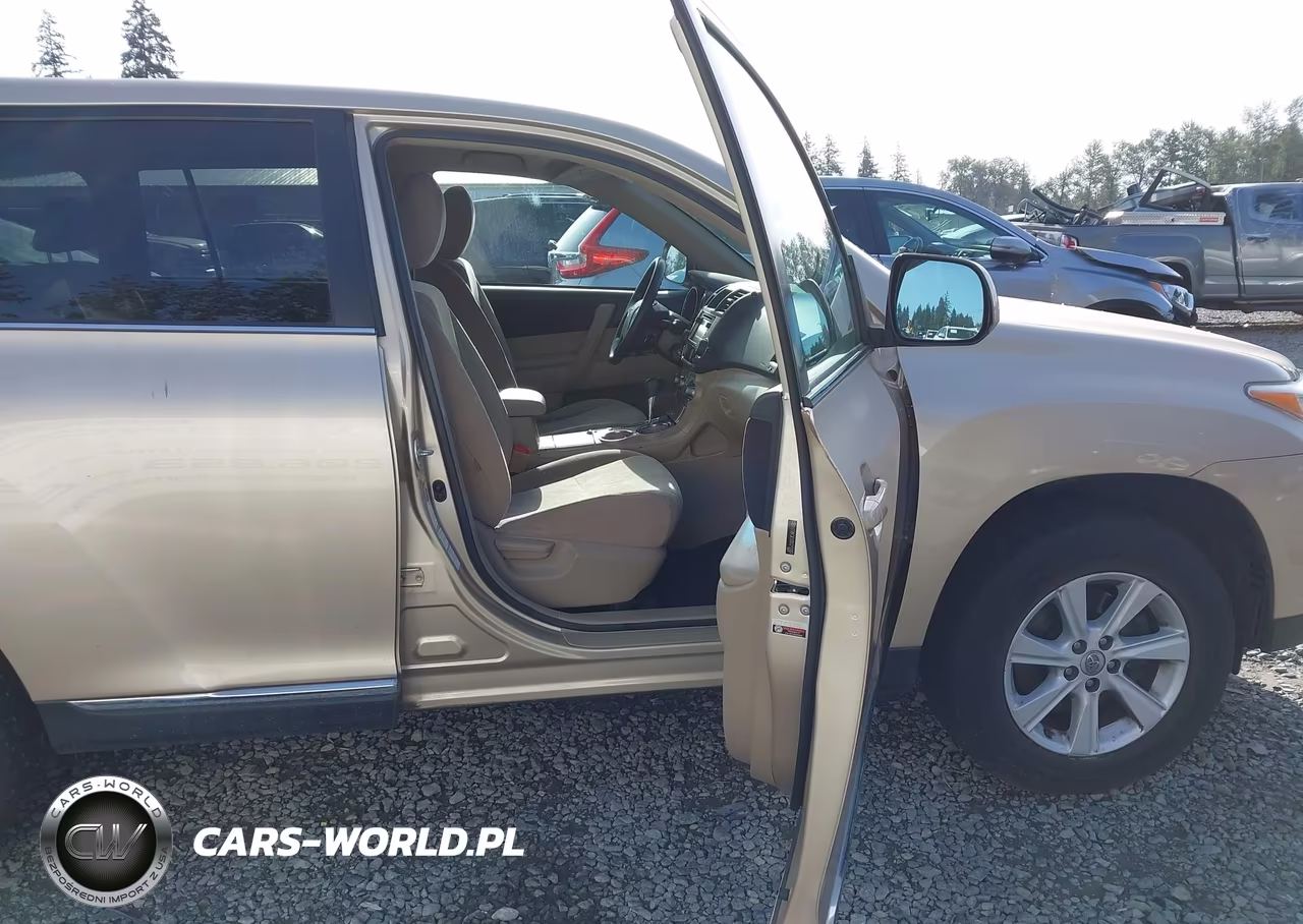 2013 Toyota Highlander Base V6 VIN:5TDBK3EH3DS212087 - 5