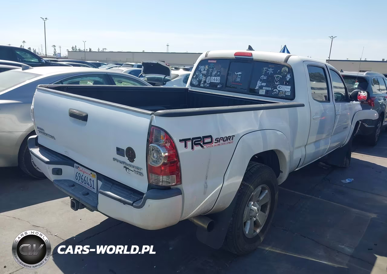 2015 Toyota Tacoma Prerunner V6 VIN:3TMKU4HN3FM043225 - 4