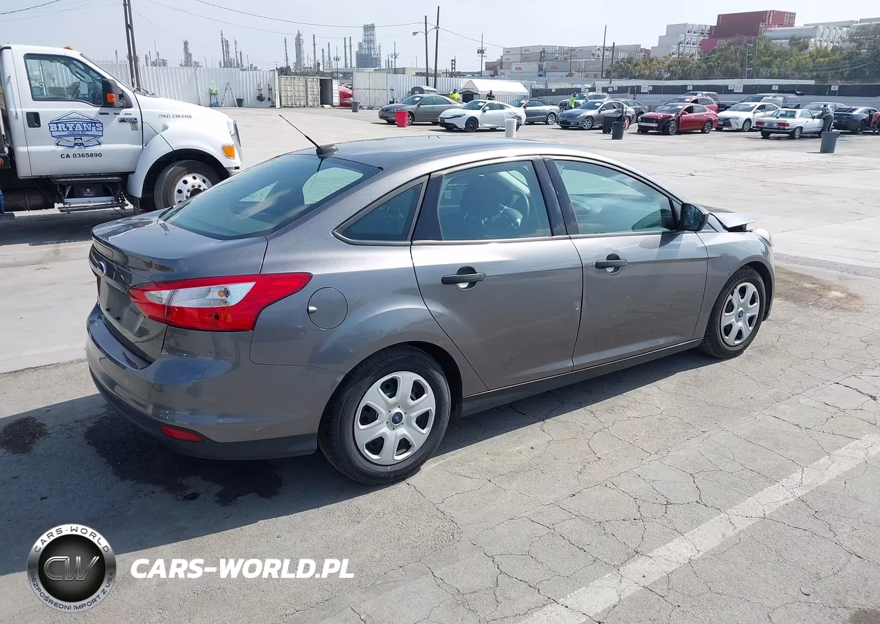 2014 Ford Focus S VIN:1FADP3E21EL341489 - 4