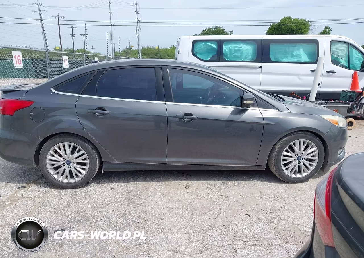 2015 Ford Focus Titanium VIN:1FADP3J21FL255199 - 13