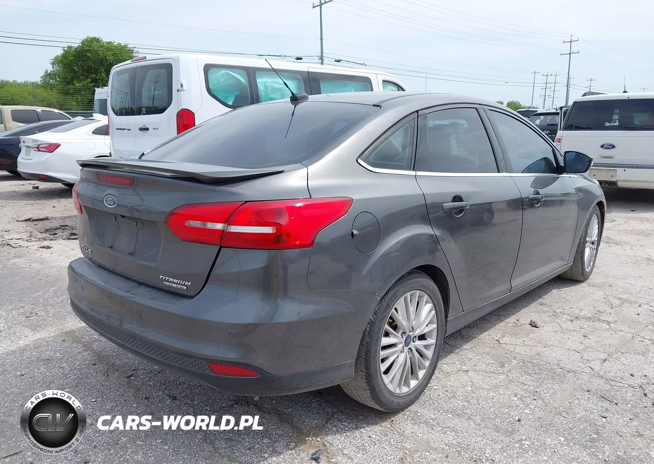 2015 Ford Focus Titanium VIN:1FADP3J21FL255199 - 4