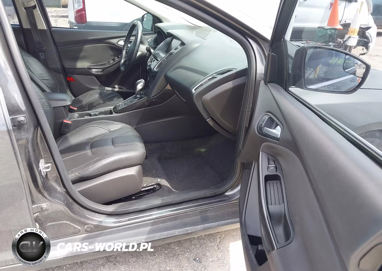 2015 Ford Focus Titanium VIN:1FADP3J21FL255199 - 5