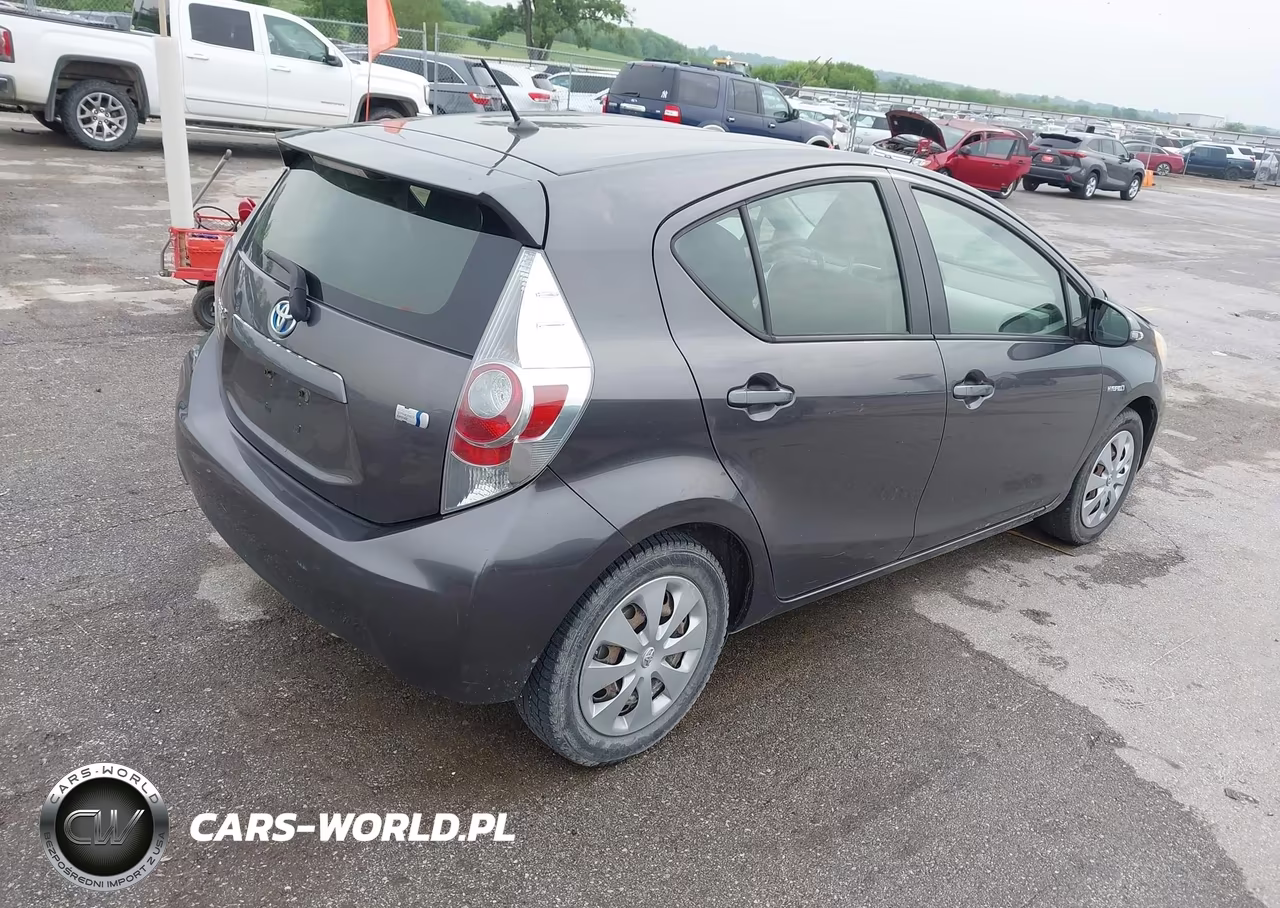 2012 Toyota Prius C Two VIN:JTDKDTB32C1527106 - 4