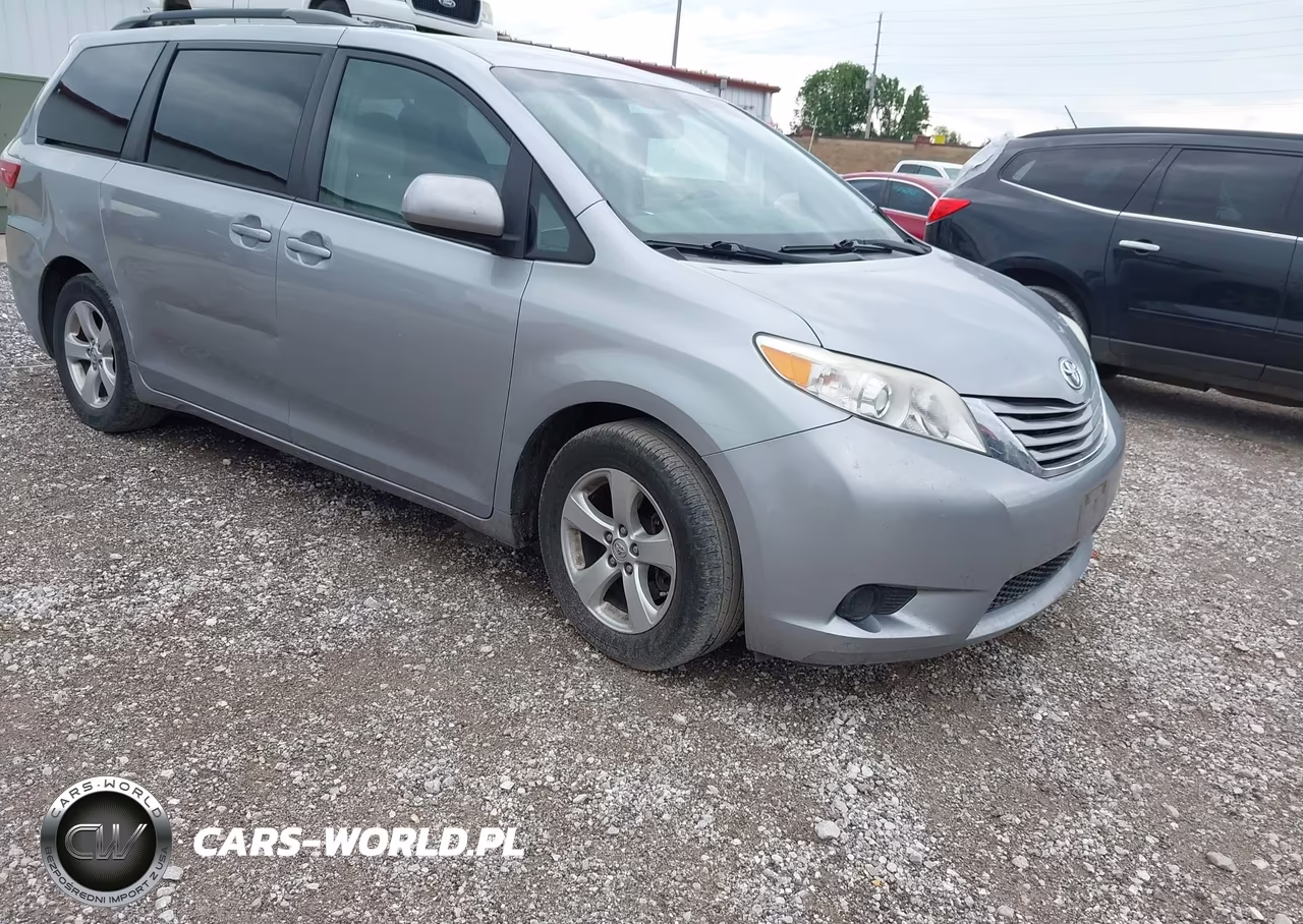 2016 Toyota Sienna Le 8 Passenger – zdjęcie 1 z 17