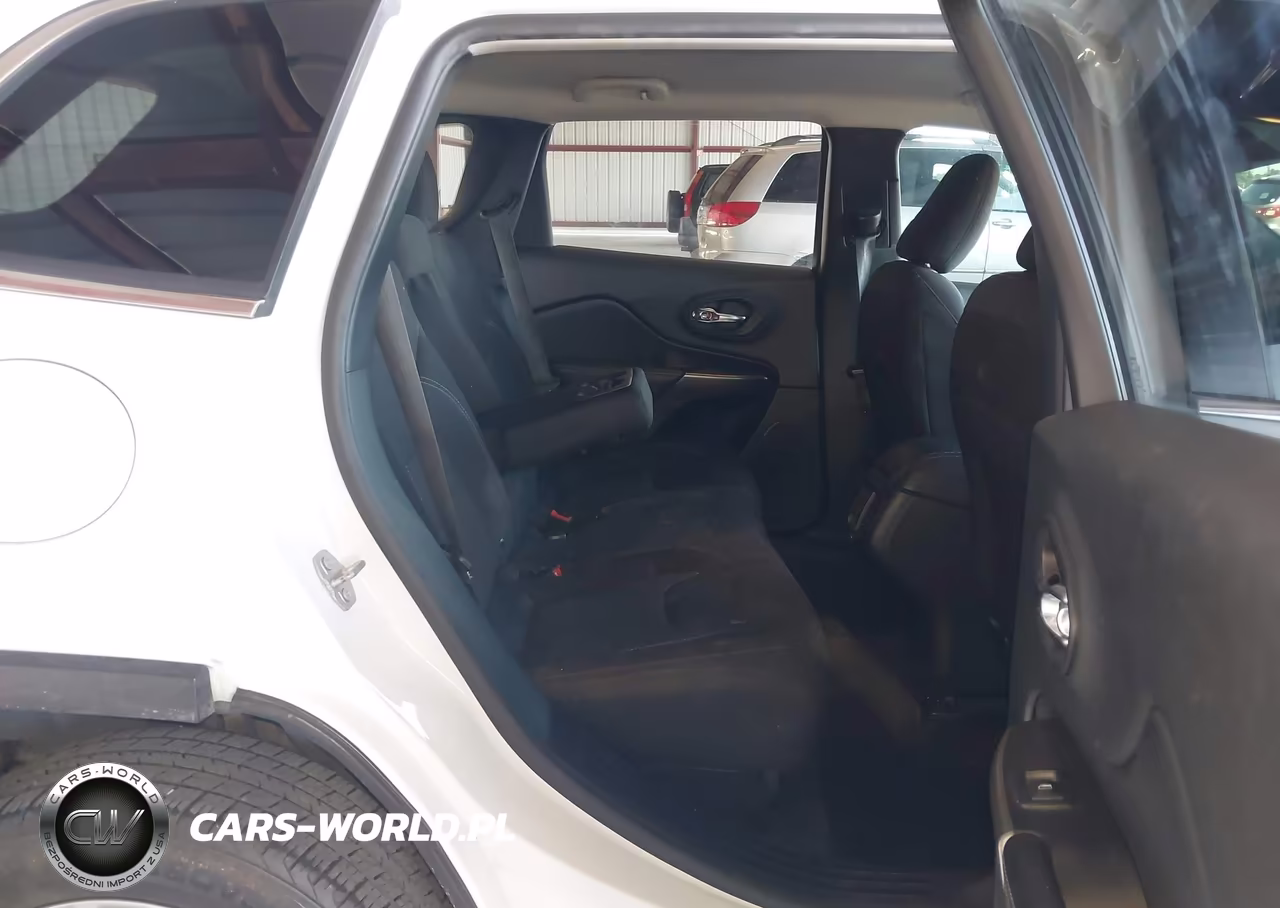 2019 Jeep Cherokee Latitude Fwd VIN:1C4PJLCB7KD247408 - 8