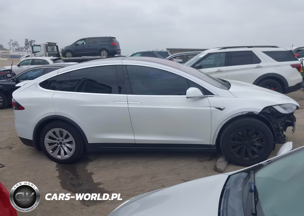 2020 Tesla Model X VIN:5YJXCBE28LF270109 - 14