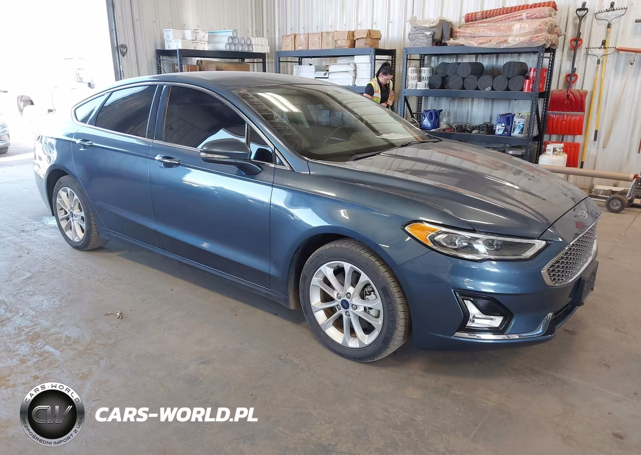 2019 Ford Fusion Energi Titanium – zdjęcie 1 z 17
