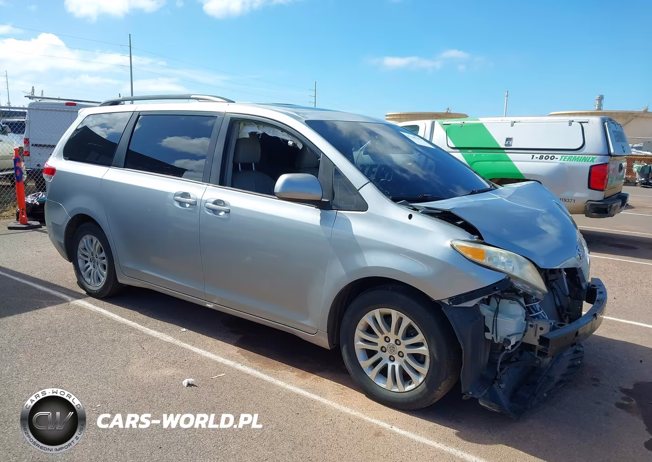 2014 Toyota Sienna Xle V6 7 Passenger Auto Access Seat-Xle V6 8 Passenger