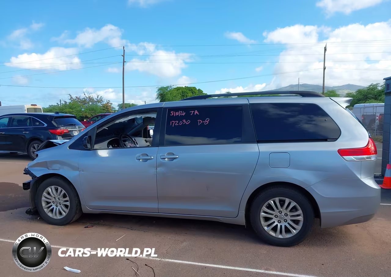 2014 Toyota Sienna Xle V6 7 Passenger Auto Access Seat-Xle V6 8 Passenger VIN:5TDYK3DC1ES481299 - 15