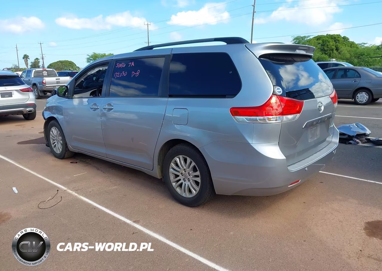 2014 Toyota Sienna Xle V6 7 Passenger Auto Access Seat-Xle V6 8 Passenger VIN:5TDYK3DC1ES481299 - 3