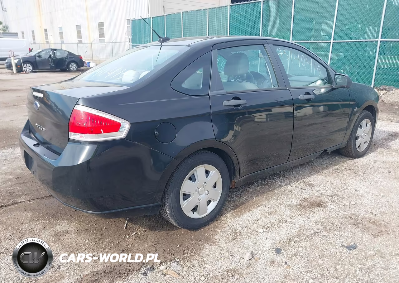 2010 Ford Focus S VIN:1FAHP3EN0AW140400 - 4