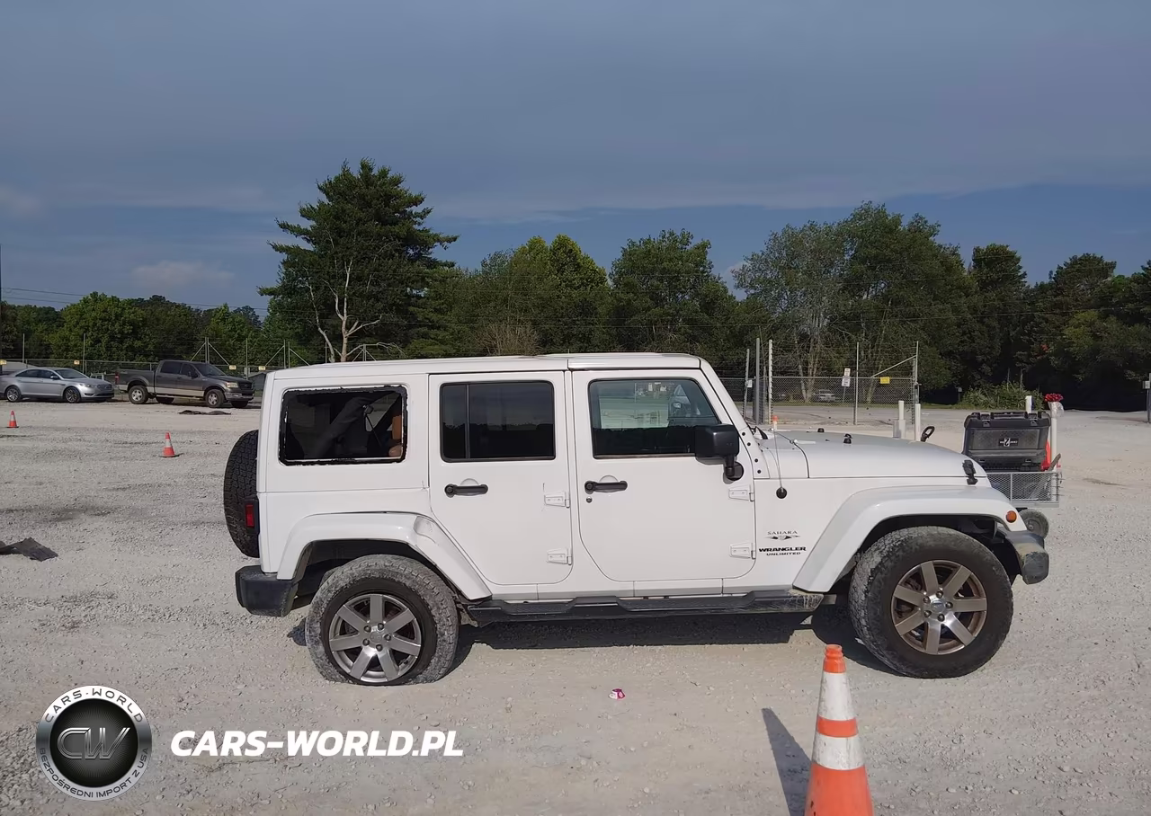 2016 Jeep Wrangler Unlimited Sahara VIN:1C4HJWEG7GL193037 - 13