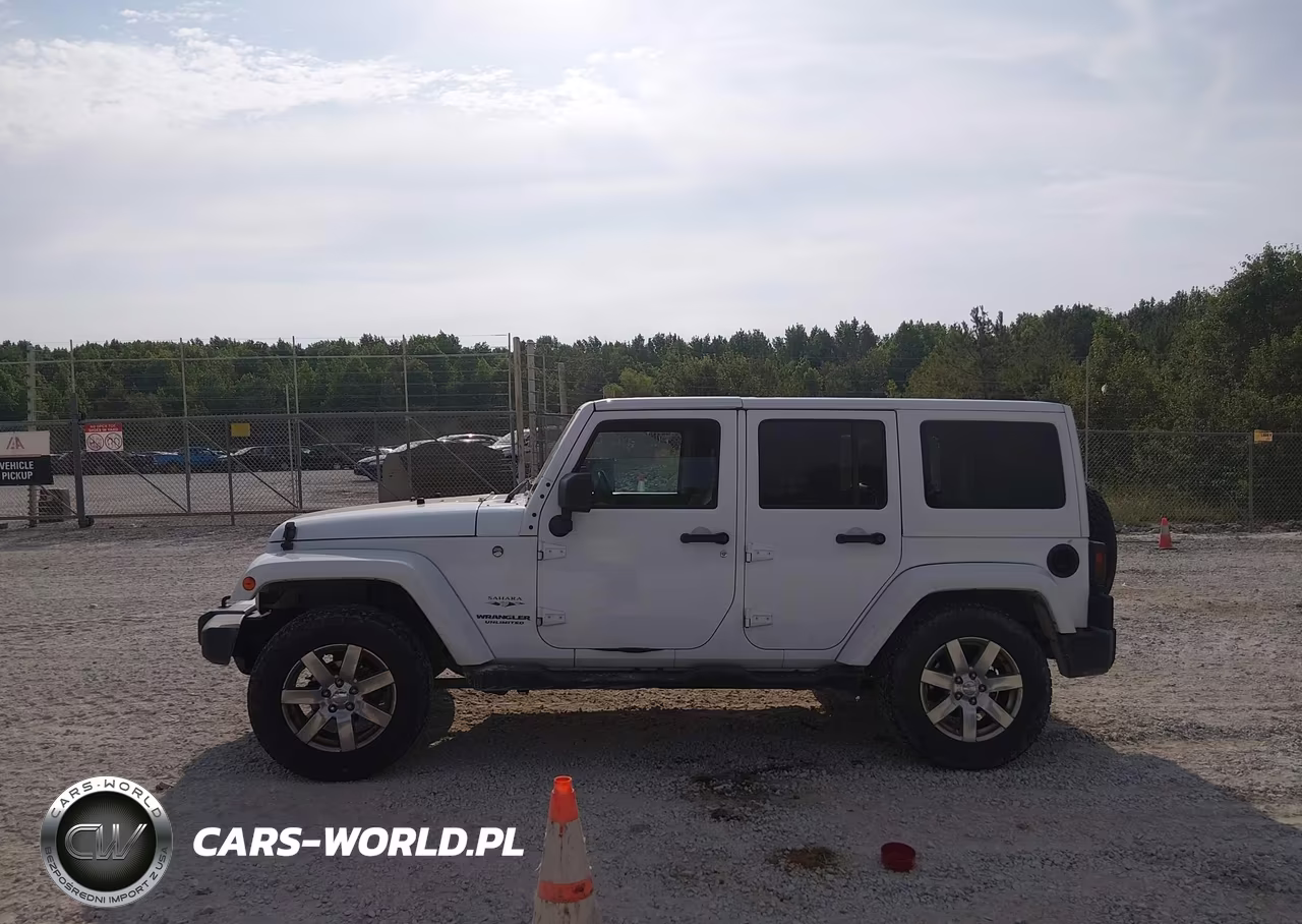 2016 Jeep Wrangler Unlimited Sahara VIN:1C4HJWEG7GL193037 - 14