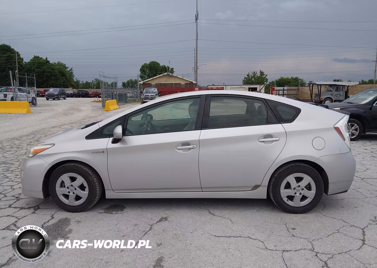 2011 Toyota Prius Two VIN:JTDKN3DU5B0323696 - 14