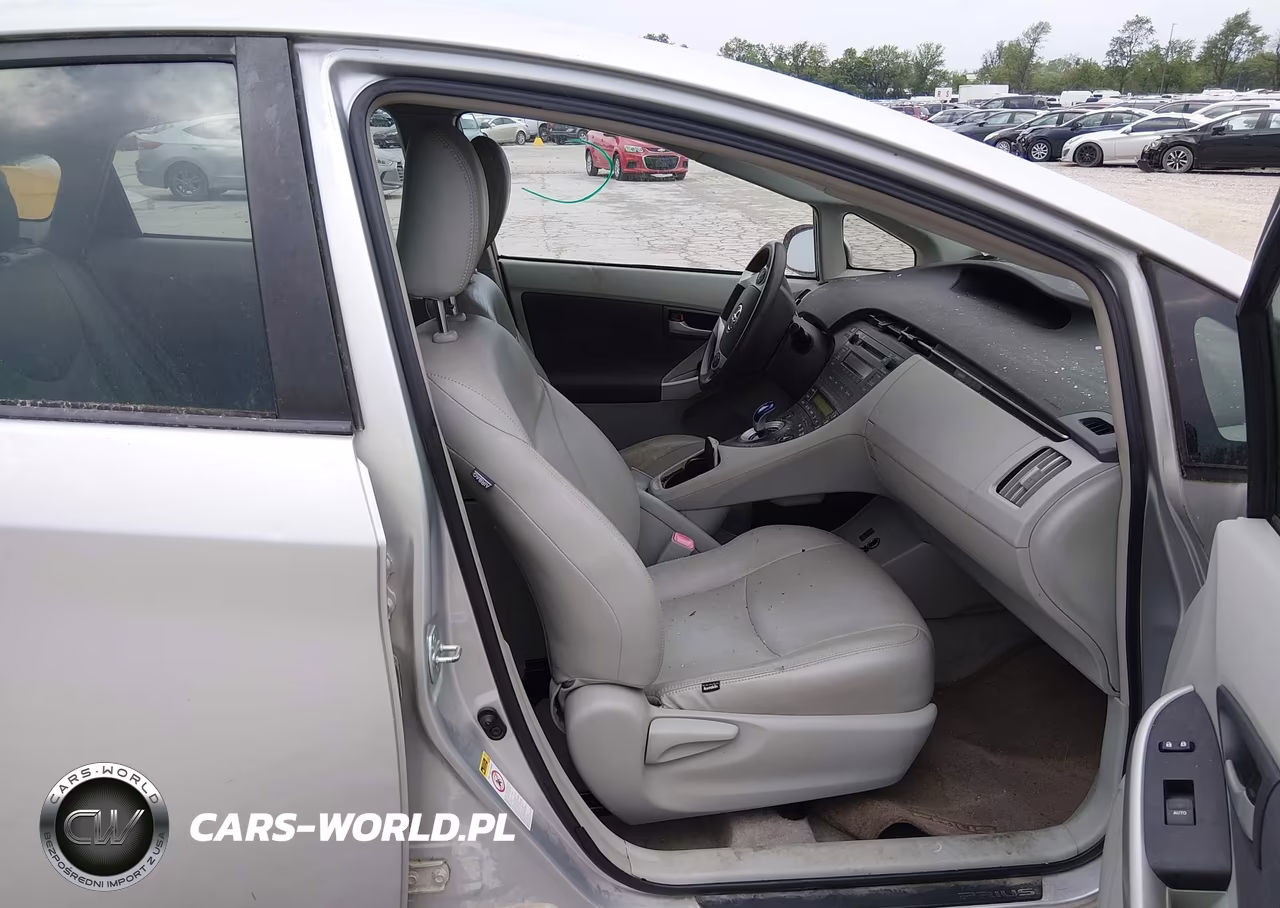 2011 Toyota Prius Two VIN:JTDKN3DU5B0323696 - 5