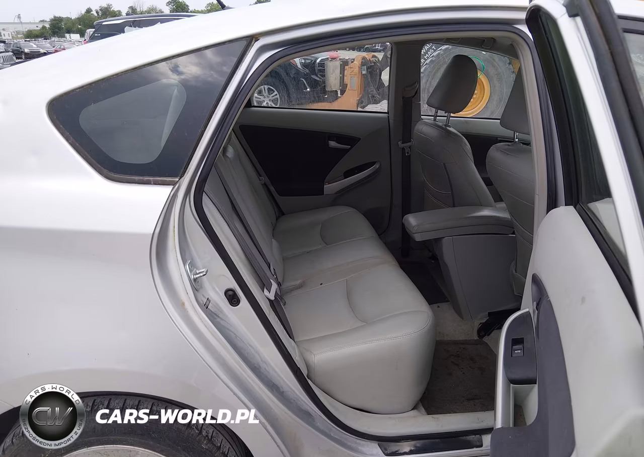 2011 Toyota Prius Two VIN:JTDKN3DU5B0323696 - 8