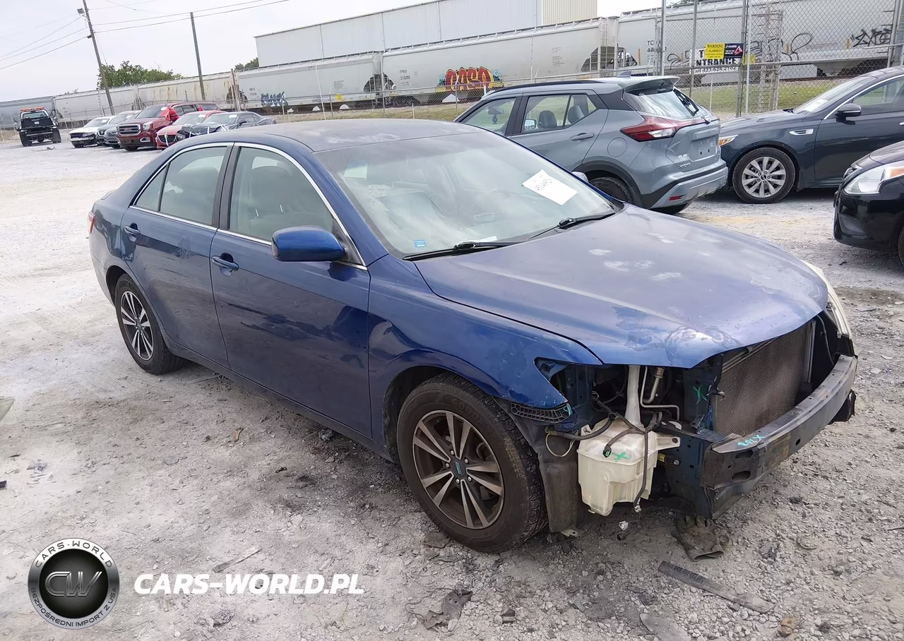 2011 Toyota Camry Le – zdjęcie 1 z 17