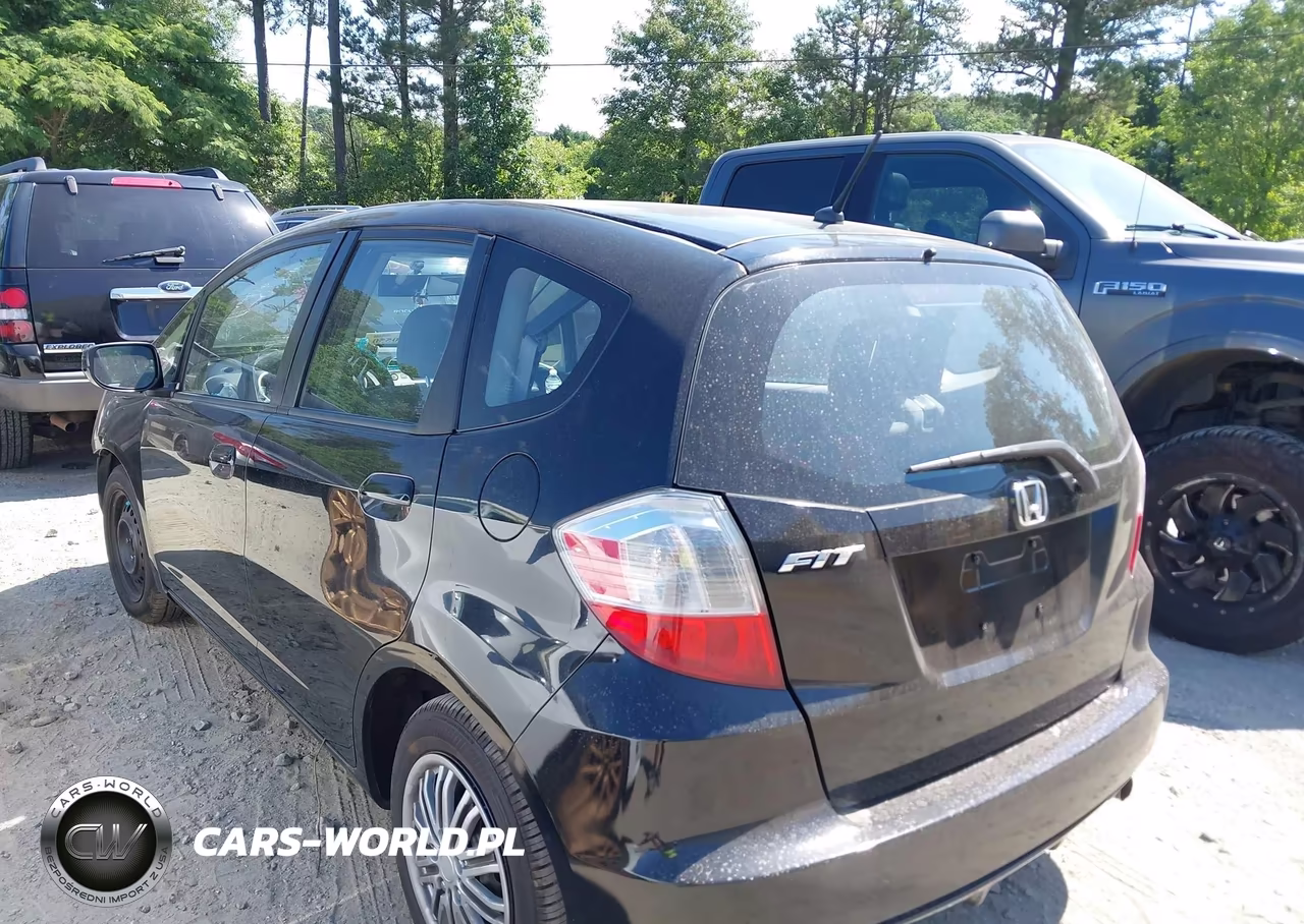 2013 Honda Fit VIN:JHMGE8H33DC028634 - 3