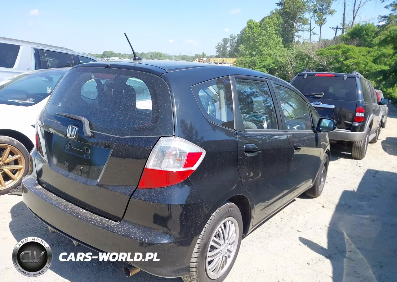 2013 Honda Fit VIN:JHMGE8H33DC028634 - 4