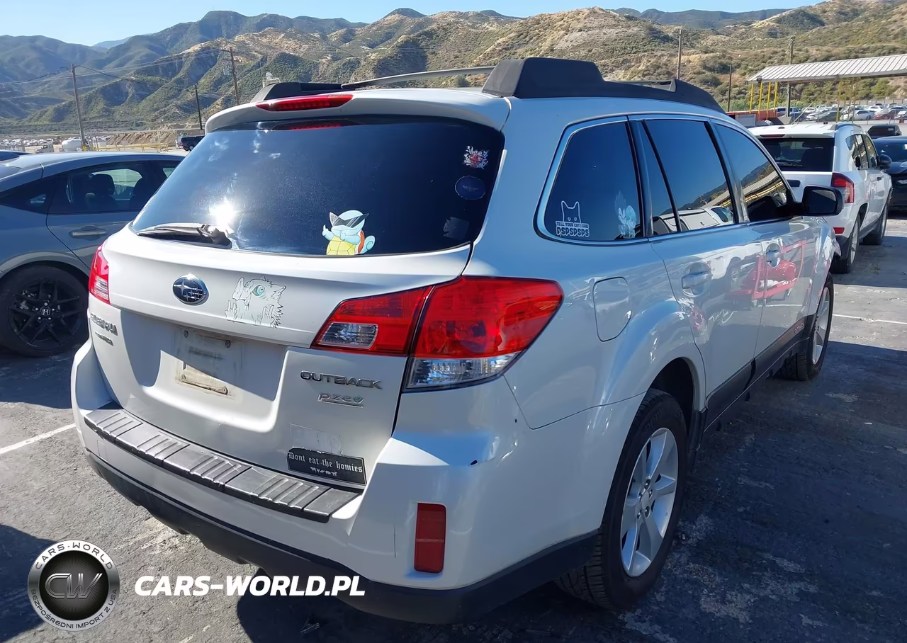 2013 Subaru Outback 2.5I Premium VIN:4S4BRBCC4D3207071 - 4