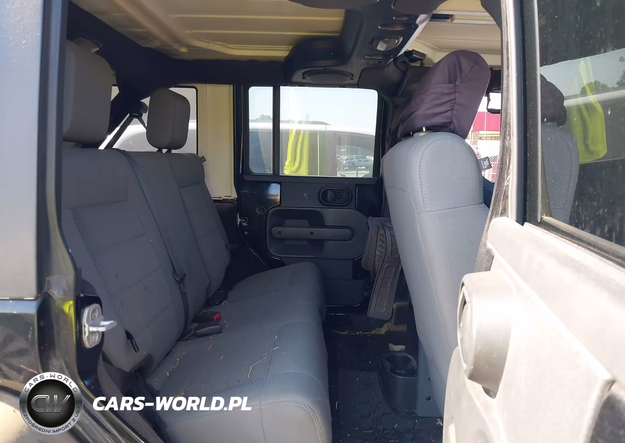 2008 Jeep Wrangler Unlimited Sahara VIN:1J4GA59168L539781 - 8