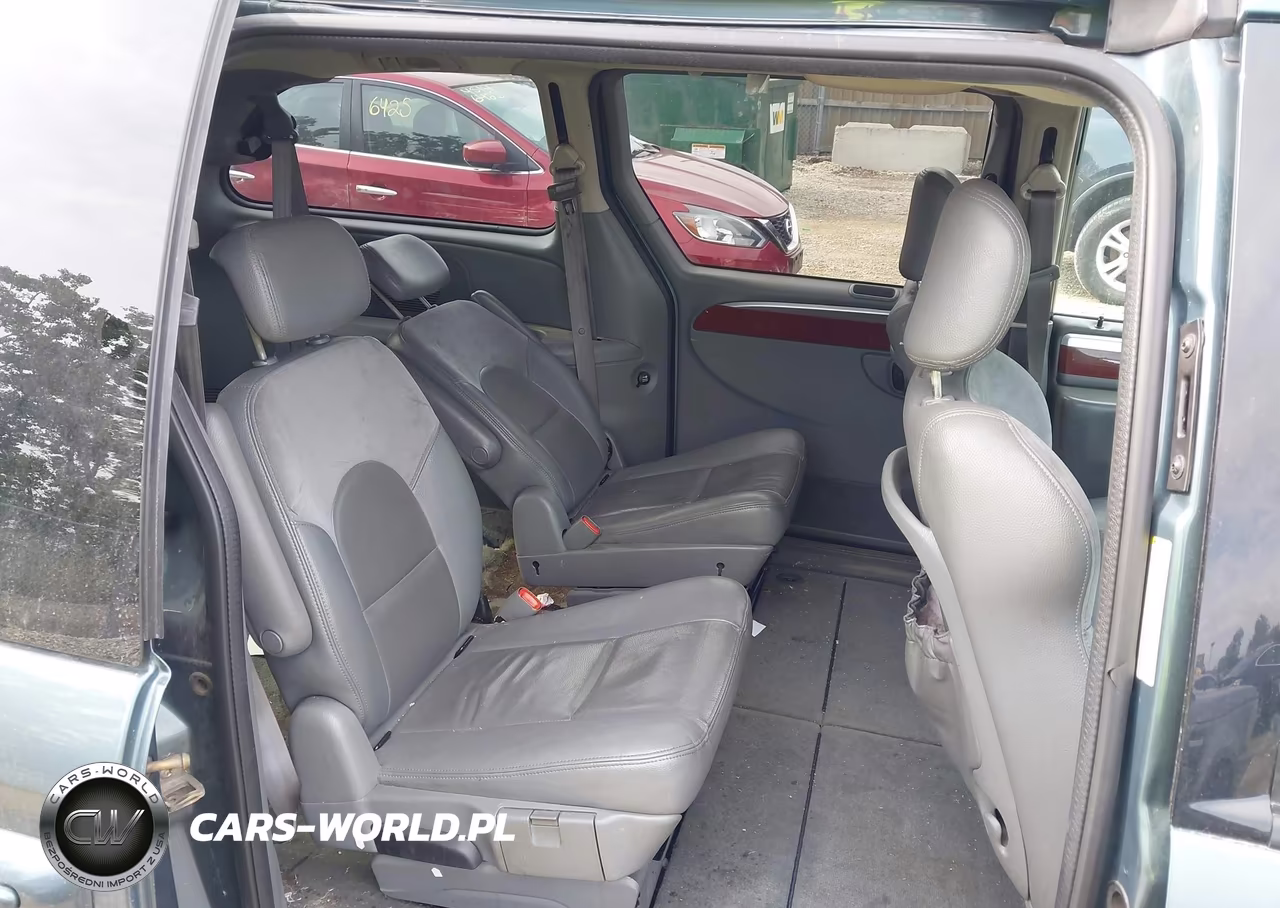 2005 Chrysler Town & Country Limited VIN:2C4GP64L85R115928 - 8